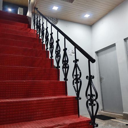 Hotel Crystal Dreams Mathura Bagian luar foto