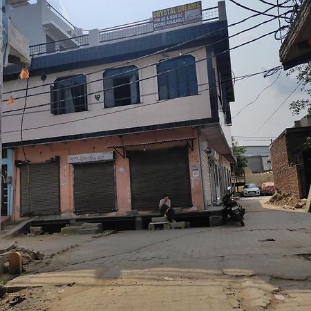 Hotel Crystal Dreams Mathura Bagian luar foto